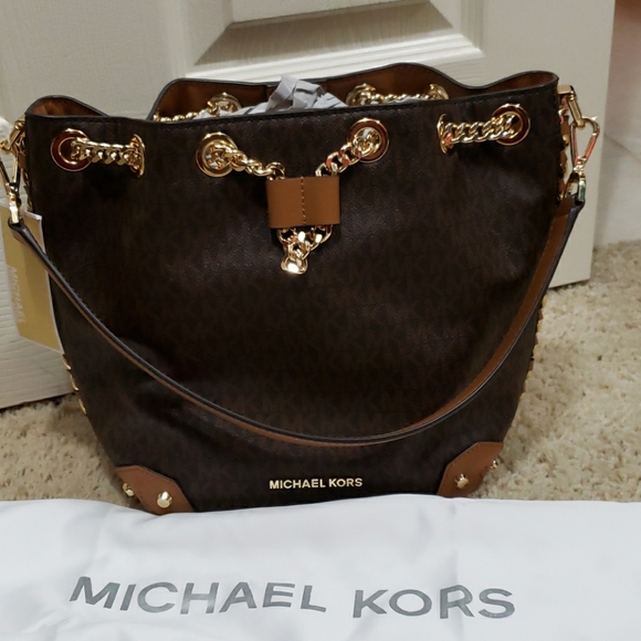 alanis medium logo bucket bag